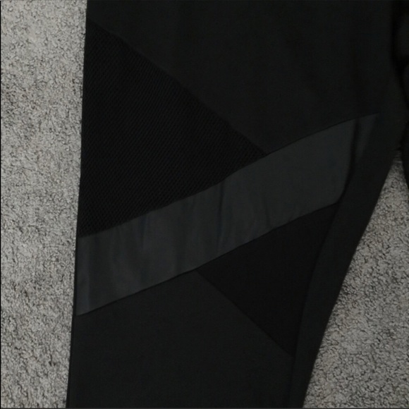 Plus size leather and mesh leggings - Picture 2 of 5